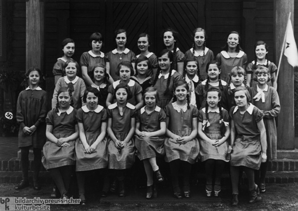Evangelische Mädchenschar vor Auflösung (1. April 1934)